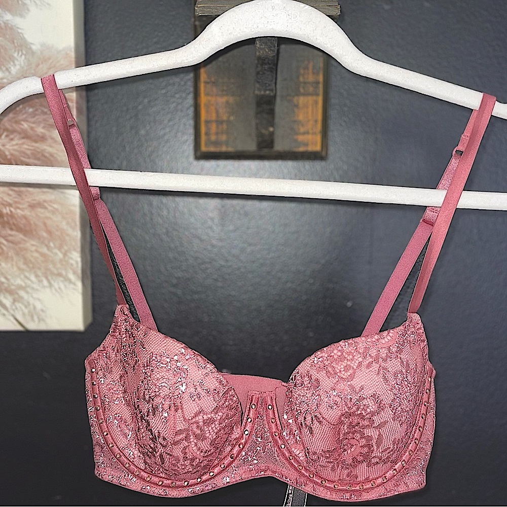 Detailed Victoria’s Secret Bra